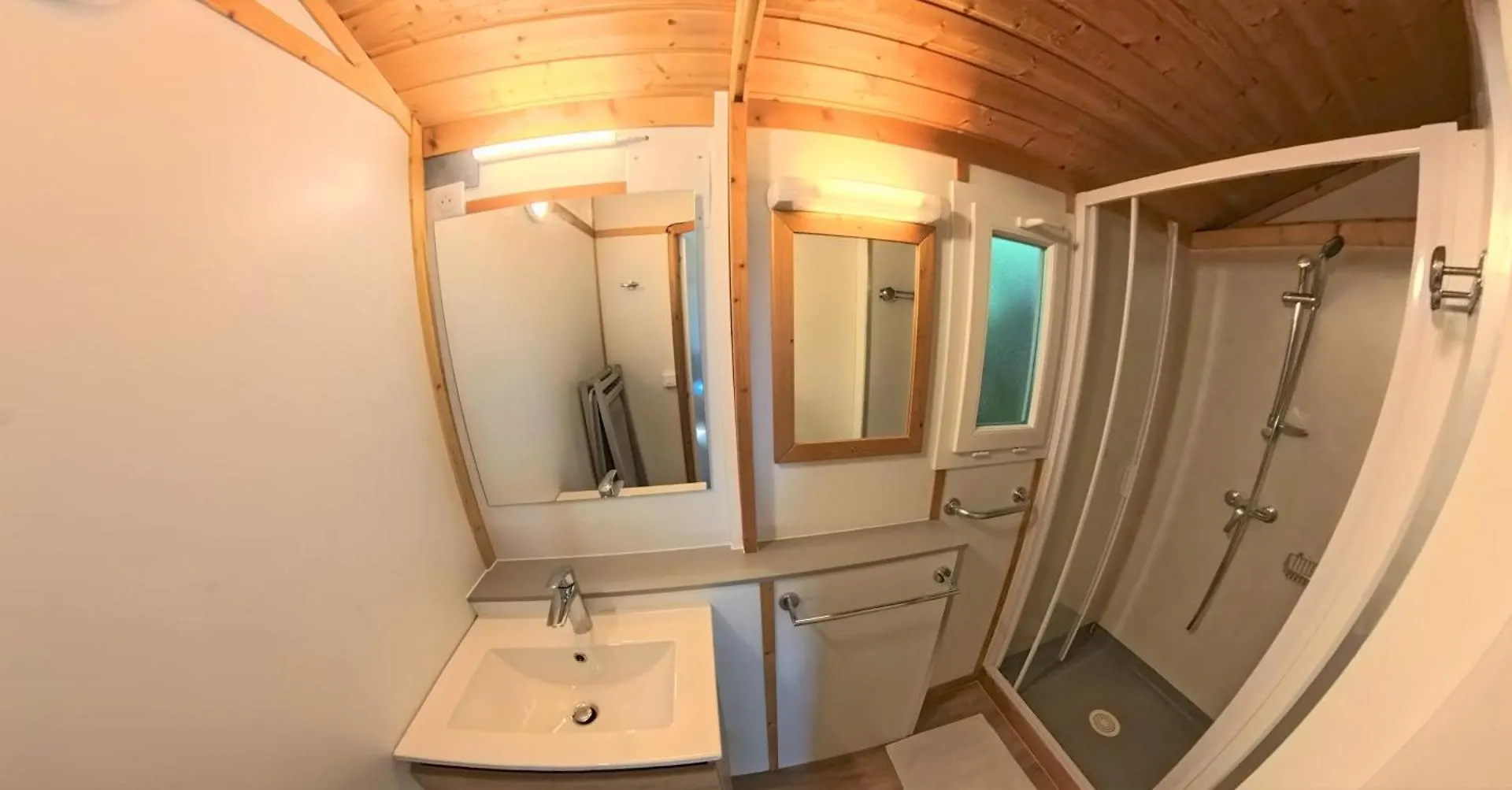 מלון Rousset  Camping La Viste 4*, Rousset (Hautes-Alpes) צרפת